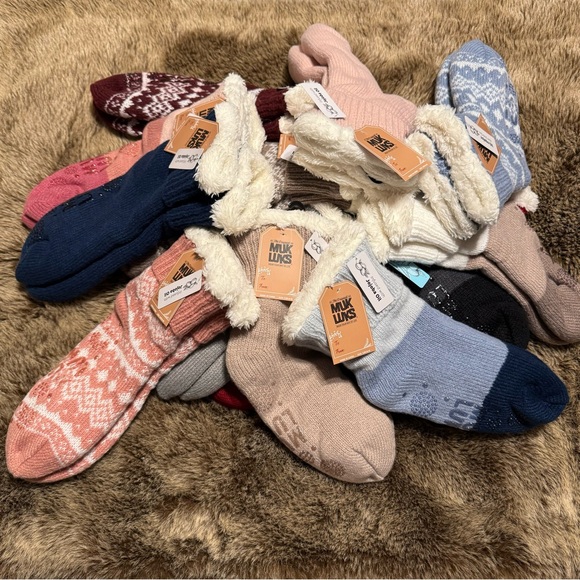 Cabin Slipper Socks(sz 6-8) - Picture 2 of 3